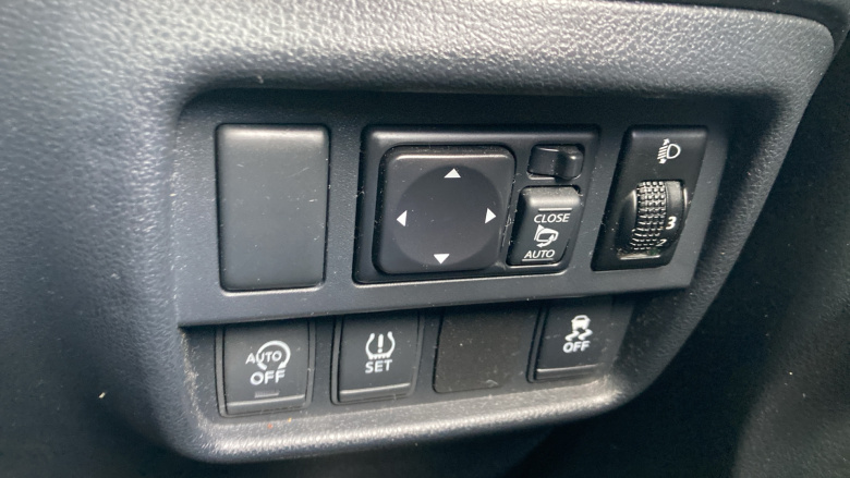 Nissan Juke 1.2 DiG-T N-Connecta 5dr Petrol Hatchback